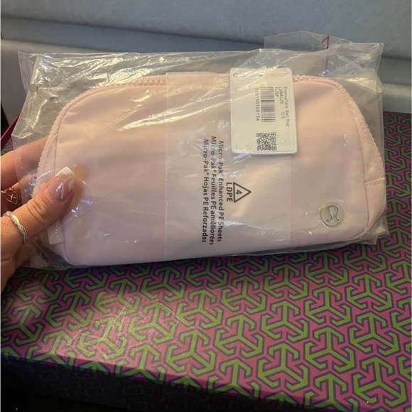 Lululemon Athletica Soft Pink Cosmetic Bag - Picture 1 of 3